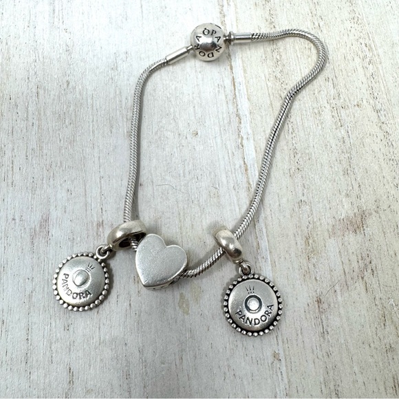 Authentic PANDORA 3 charm “travel” themed sterling silver bracelet - Picture 4 of 10